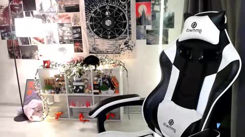 Amelia online show from 11-08-25, 08:03