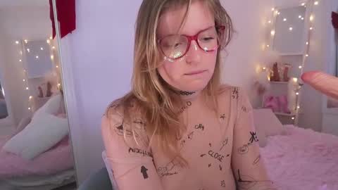 Amelia online show from 03-01-25, 12:01