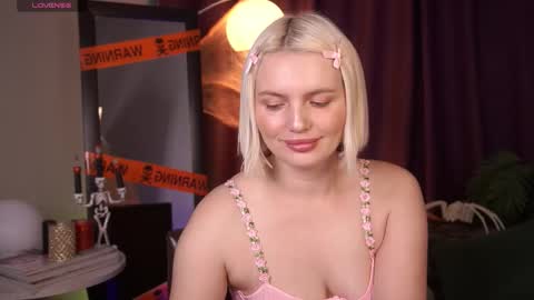  Amelia  online show from 10-29-25, 04:37