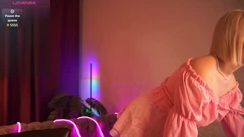  Amelia  online show from 11-28-25, 04:15