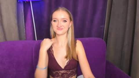 Snapshot of ameliawise chatting on 12-15-24, 11:45 ameliawise online show from 12-15-24, 11:45