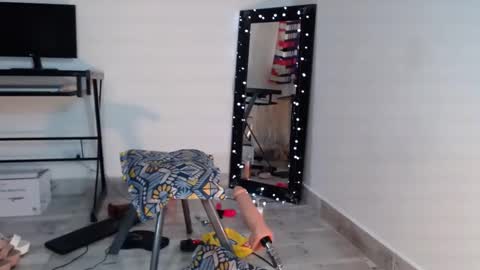 AMELIE online show from 01-28-25, 12:22