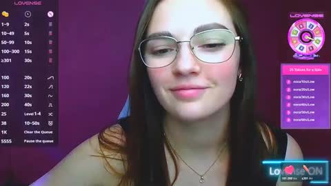 Snapshot of amelie_jackson_ chatting on 12-13-24, 10:30 Amelie online show from 12-13-24, 10:30