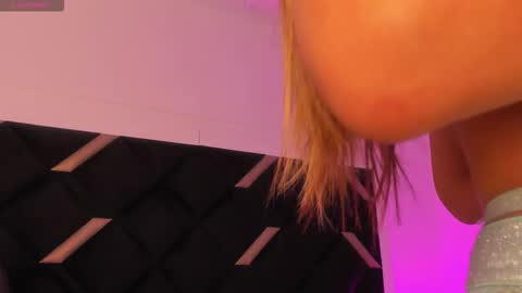 Amelie online show from 03-24-26, 12:10