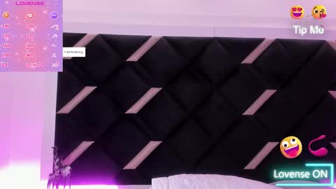 Amelie online show from 03-25-26, 01:06