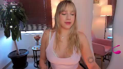 Snapshot of ameliegraham chatting on 06-21-26, 05:04 Amelie Graham online show from 06-21-26, 05:04