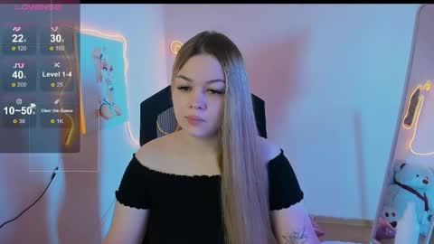Snapshot of ameliepeach chatting on 04-24-26, 02:03 Amelie online show from 04-24-26, 02:03