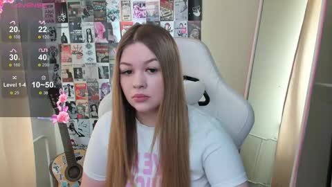 Snapshot of ameliepeach chatting on 05-04-26, 06:20 Amelie online show from 05-04-26, 06:20