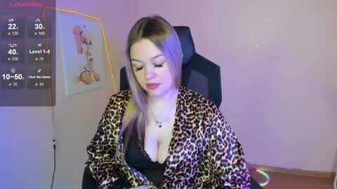 Snapshot of ameliepeach chatting on 05-23-26, 04:11 Amelie online show from 05-23-26, 04:11
