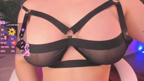 Snapshot of ameliie_brown chatting on 01-30-25, 01:21 Amelie online show from 01-30-25, 01:21