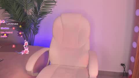 Snapshot of ameliie_brown chatting on 01-30-25, 04:24 Amelie online show from 01-30-25, 04:24
