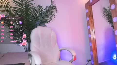 Snapshot of ameliie_brown chatting on 03-10-25, 07:42 Amelie online show from 03-10-25, 07:42