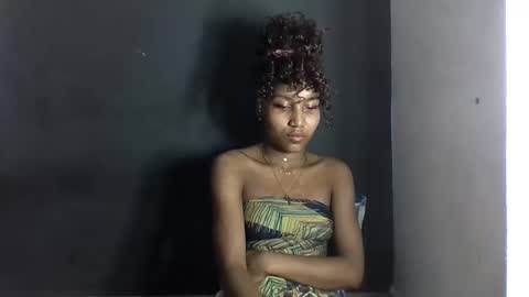 Snapshot of amelisy20005 chatting on 04-21-26, 01:42 amelisy20005 online show from 04-21-26, 01:42