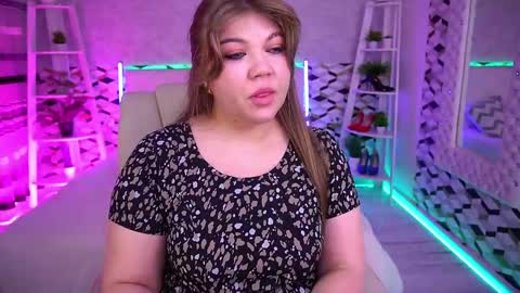 Snapshot of amellywhite chatting on 06-06-26, 12:43 Alina online show from 06-06-26, 12:43