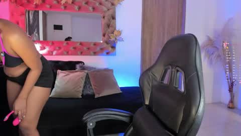 Snapshot of amelyamann chatting on 06-04-26, 12:22 online show from 06-04-26, 12:22