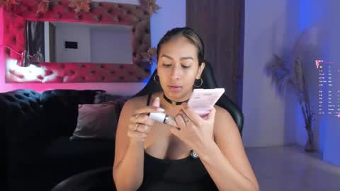 Snapshot of amelyamann chatting on 06-05-26, 12:33 online show from 06-05-26, 12:33