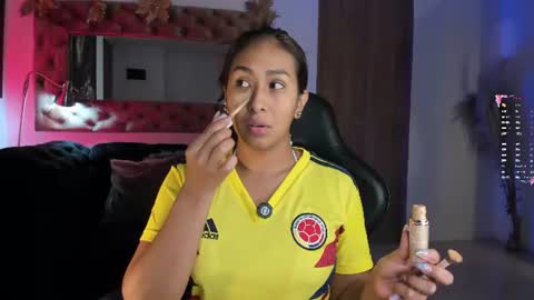 Snapshot of amelyamann chatting on 06-11-26, 12:58 online show from 06-11-26, 12:58