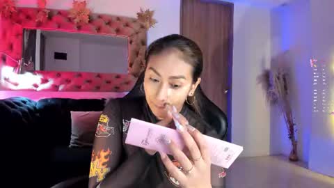 Snapshot of amelyamann chatting on 06-12-26, 01:21 online show from 06-12-26, 01:21