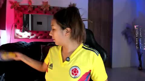 Snapshot of amelyamann chatting on 06-17-26, 01:12 online show from 06-17-26, 01:12