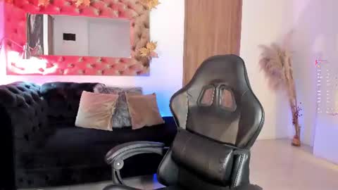 Snapshot of amelyamann chatting on 06-19-26, 01:15 online show from 06-19-26, 01:15