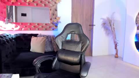 Snapshot of amelyamann chatting on 06-20-26, 12:19 online show from 06-20-26, 12:19