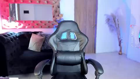 Snapshot of amelyamann chatting on 06-21-26, 12:41 online show from 06-21-26, 12:41