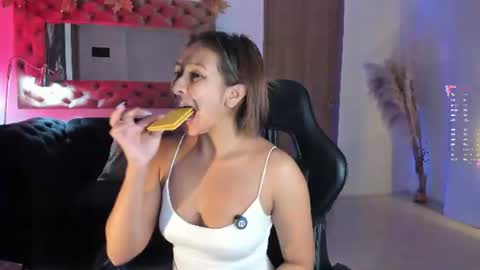 Snapshot of amelyamann chatting on 06-22-26, 12:46 online show from 06-22-26, 12:46