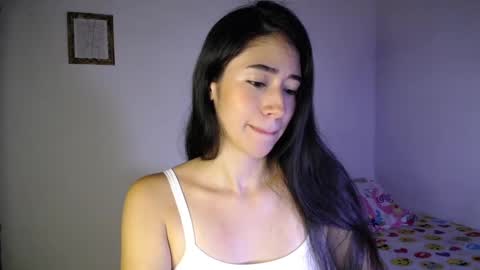 Snapshot of amelycaro chatting on 12-26-24, 05:15 Amely  online show from 12-26-24, 05:15