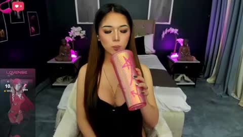 Snapshot of amethyst_claire chatting on 06-25-26, 07:13 Claire online show from 06-25-26, 07:13