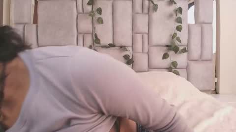      online show from 12-04-25, 06:49