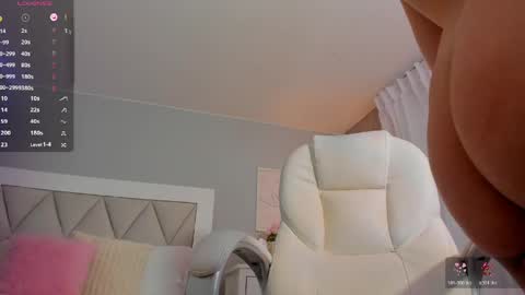 Snapshot of ami_sweet_18 chatting on 04-01-26, 12:11 Ami online show from 04-01-26, 12:11