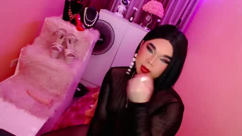 Queen Mireska online show from 01-06-25, 01:08