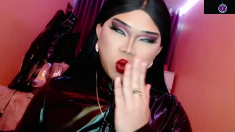 Snapshot of amiadoll chatting on 05-04-26, 04:25 Queen Mireska online show from 05-04-26, 04:25
