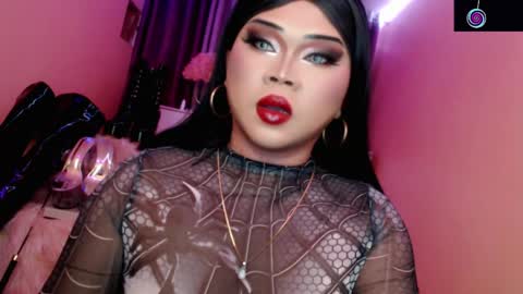 Snapshot of amiadoll chatting on 05-15-26, 03:41 Queen Mireska online show from 05-15-26, 03:41