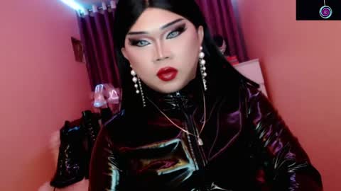 Snapshot of amiadoll chatting on 06-04-26, 05:08 Queen Mireska online show from 06-04-26, 05:08