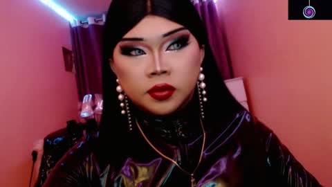 Snapshot of amiadoll chatting on 06-07-26, 03:38 Queen Mireska online show from 06-07-26, 03:38
