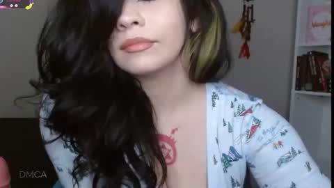 Snapshot of amilustxx chatting on 11-19-25, 07:03 amilust online show from 11-19-25, 07:03