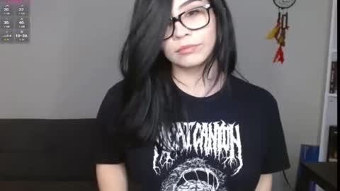 Snapshot of amilustxx chatting on 02-15-26, 10:17 amilust online show from 02-15-26, 10:17