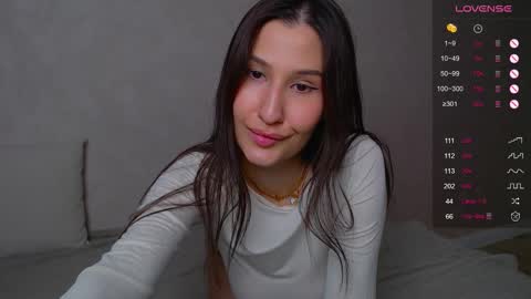 Snapshot of aminegulse chatting on 11-25-25, 12:43 Camilla online show from 11-25-25, 12:43