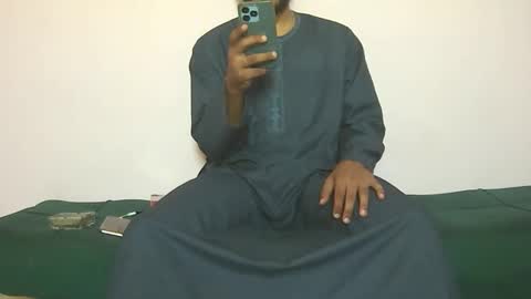 Snapshot of amir_elaraby chatting on 09-28-25, 09:25 Amir online show from 09-28-25, 09:25