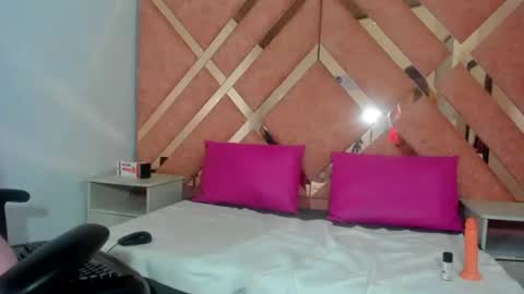 Snapshot of amira_xx2 chatting on 07-05-26, 07:32 amira xx2 online show from 07-05-26, 07:32