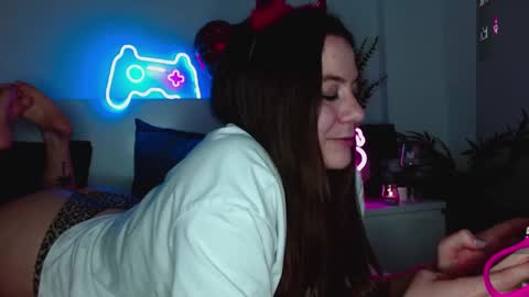 Snapshot of amiraskai chatting on 02-21-25, 06:37 AmiraSkai online show from 02-21-25, 06:37
