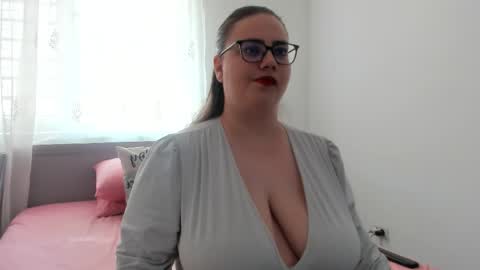 Amira Vyxen online show from 05-06-26, 06:52