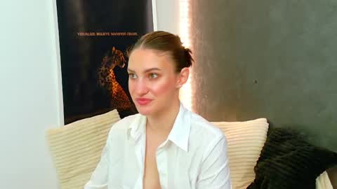 Amira online show from 05-13-26, 04:32