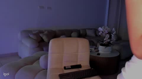 Snapshot of ammy_oxford chatting on 03-08-25, 08:11 Ammy online show from 03-08-25, 08:11