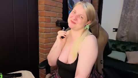 Snapshot of ammy_soon chatting on 06-25-26, 05:34 Ammy Soon online show from 06-25-26, 05:34
