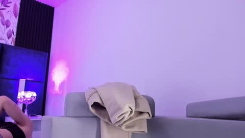 Snapshot of ammyjoness_ chatting on 12-17-24, 04:12 Ammy Jones online show from 12-17-24, 04:12