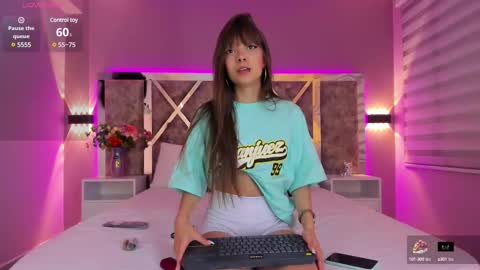 Snapshot of ammyjoness_ chatting on 02-25-25, 04:31 Ammy Jones online show from 02-25-25, 04:31