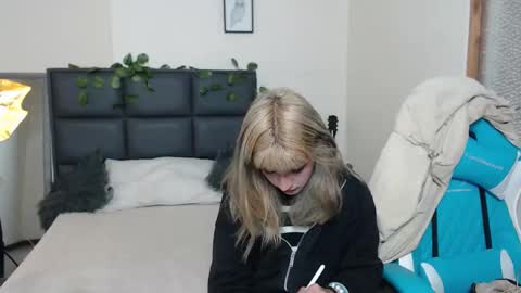 Amnesia online show from 11-20-25, 01:44