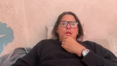 Snapshot of amo_s chatting on 10-19-25, 01:12 amo_s online show from 10-19-25, 01:12